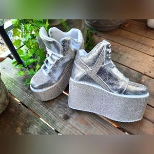 YRU Qozmo Diamond Platform Sneakers
